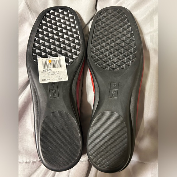 Aerology By Aerosoles Red Dress Flat Shoes Size 7 NWT - Picture 3 of 3